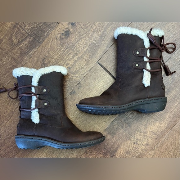 UGG akadia Womens leather boots shearling lining Sz 7 - Picture 3 of 12